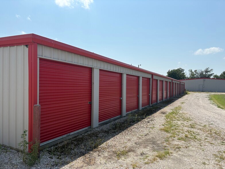 10225 Holy Cross Ln, Breese, IL à vendre - Photo de l’immeuble – Image 3 sur 3