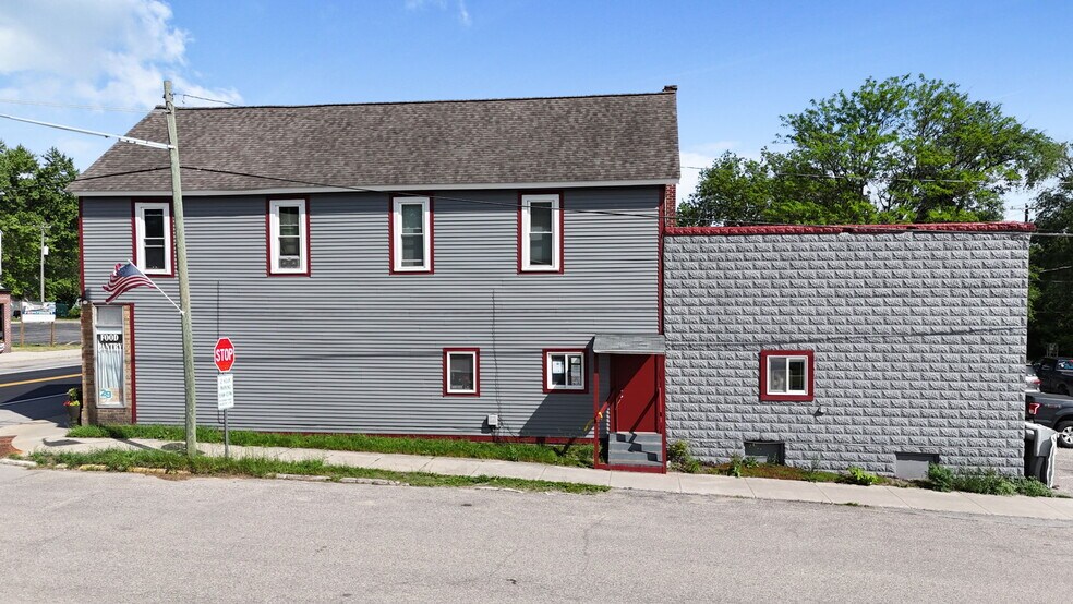 10907 Main St, Honor, MI à vendre - Photo de l’immeuble – Image 3 sur 41