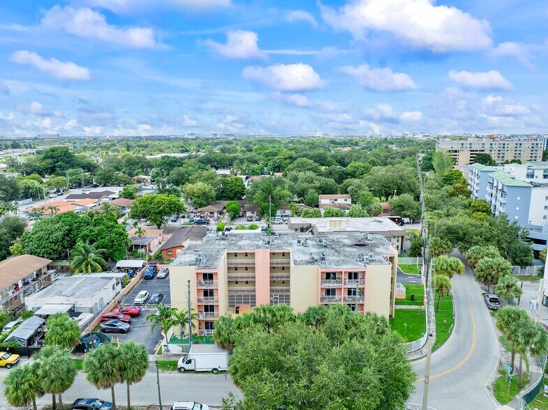 2400 NW 16th Street Rd, Miami, FL à vendre - Photo de l’immeuble – Image 2 sur 44