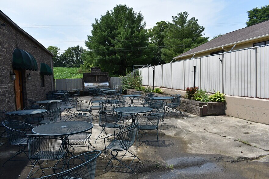 470 Tucker Dr, Maysville, KY à vendre - Photo de l’immeuble – Image 2 sur 52