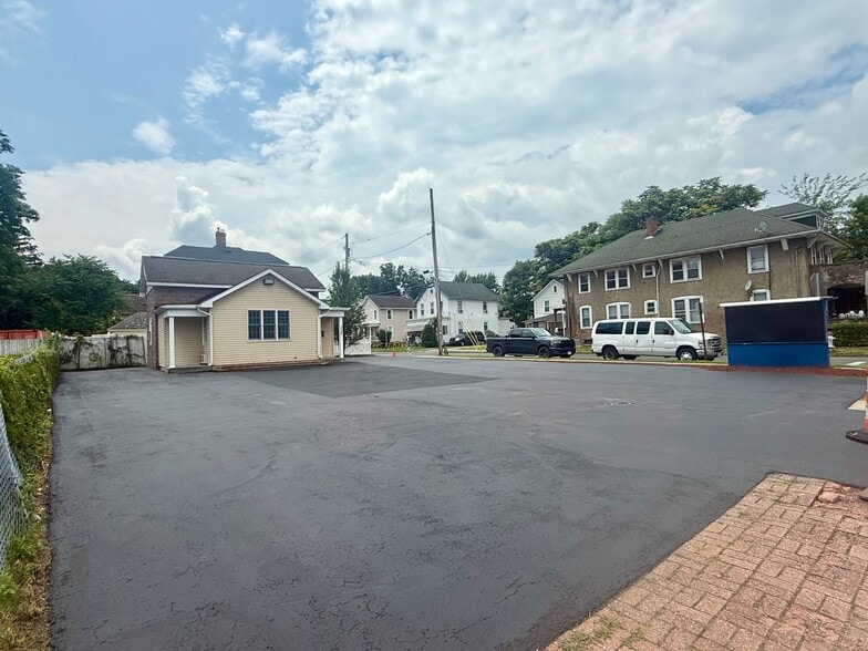 337 Broadway, Kingston, NY à vendre - Photo de l’immeuble – Image 2 sur 13
