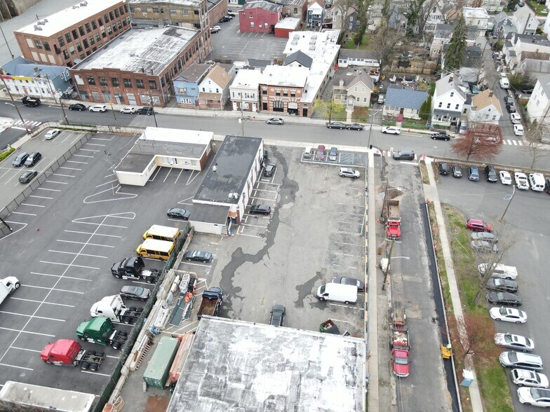 585 Forest St, Orange, NJ à louer - Photo de l’immeuble – Image 3 sur 8