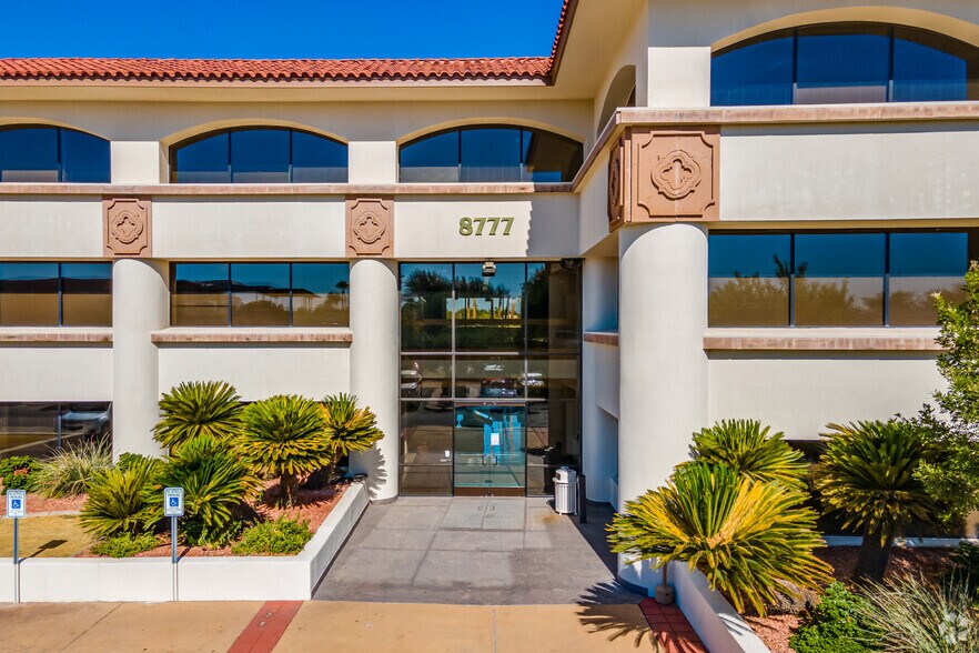8777 E Via de Ventura, Scottsdale, AZ à louer - Photo de l’immeuble – Image 3 sur 9