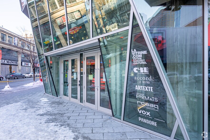 22 Rue Ste-Catherine E, Montréal, QC à vendre - Photo de l’immeuble – Image 3 sur 19
