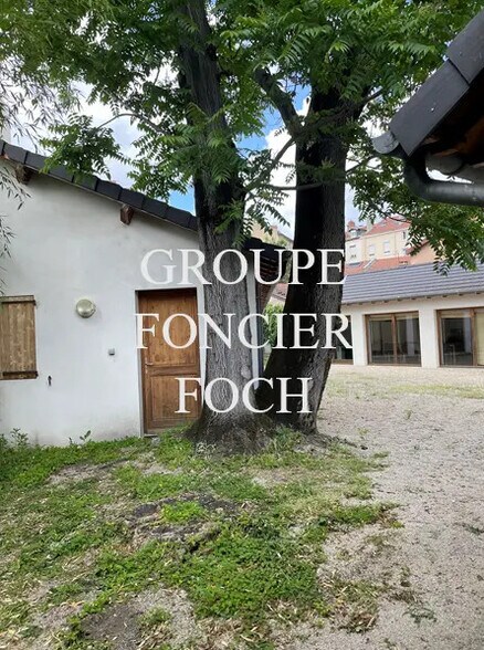 Local d'activités dans Villeurbanne à vendre - Photo de l’immeuble – Image 3 sur 7