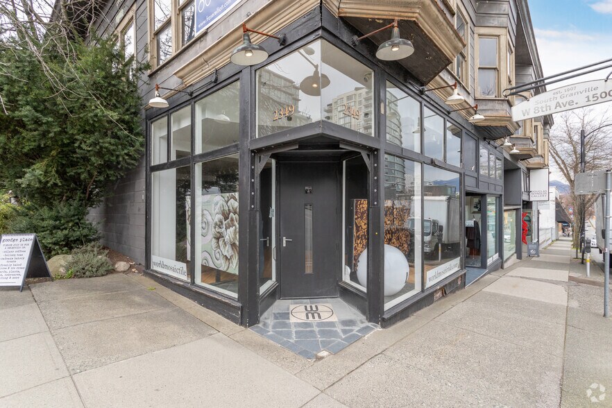 2331-2335 Granville St, Vancouver, BC à louer - Photo de l’immeuble – Image 2 sur 6