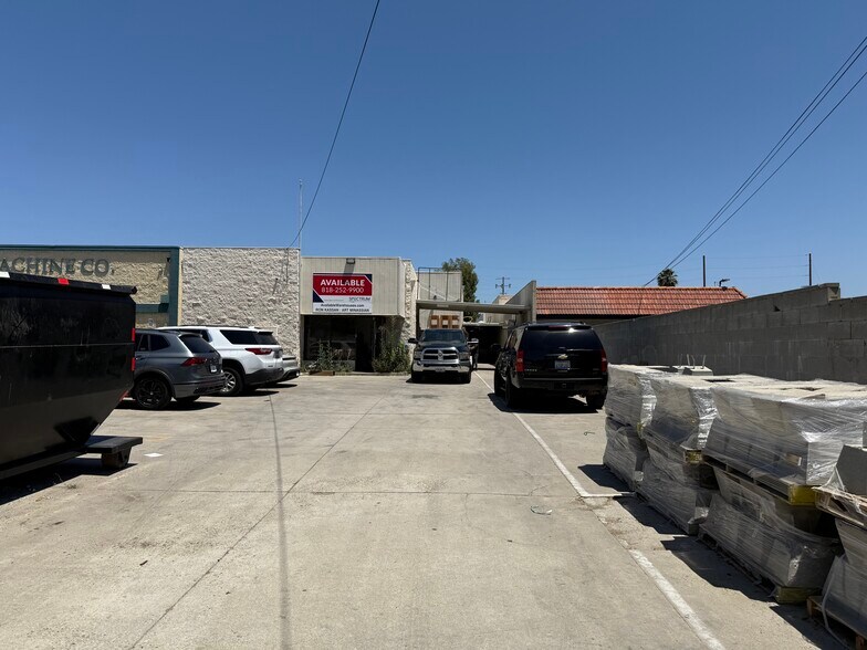 18327 Napa St, Northridge, CA à louer - Photo de l’immeuble – Image 3 sur 21