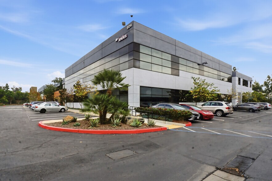924 Overland Ct, San Dimas, CA à vendre - Photo de l’immeuble – Image 2 sur 5