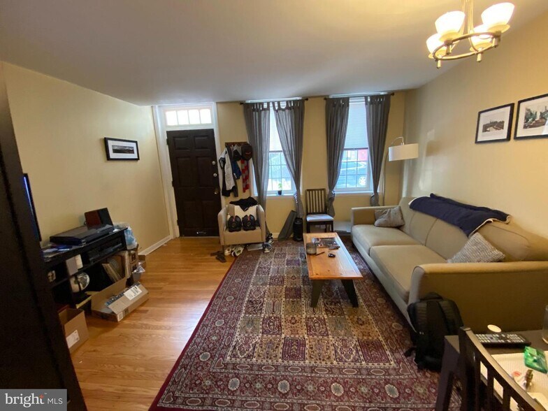 747 S 2nd St, Philadelphia, PA à vendre - Photo de l’immeuble – Image 2 sur 43