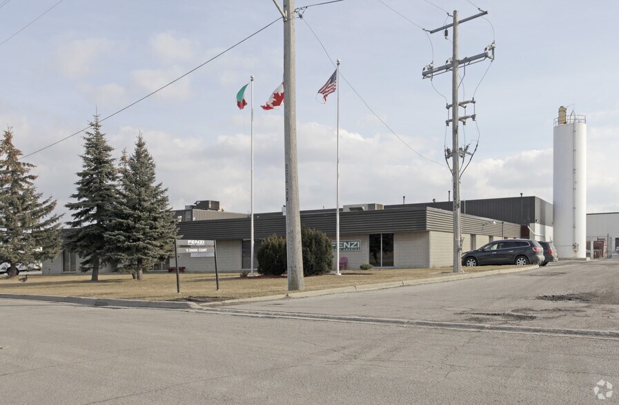 11 Dansk Ct, Toronto, ON à louer - Photo principale – Image 1 sur 2