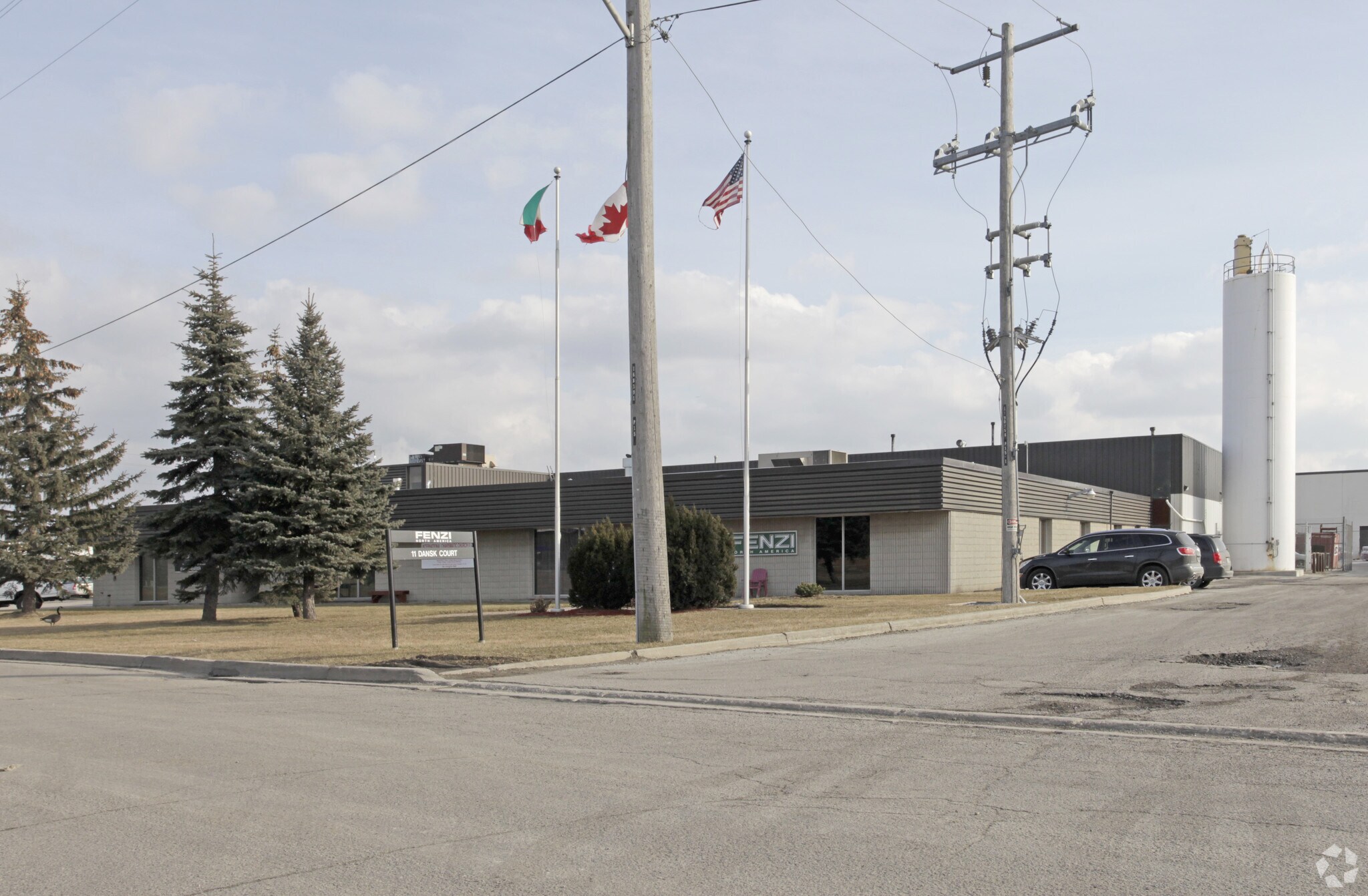 11 Dansk Ct, Toronto, ON à louer Photo principale– Image 1 sur 3
