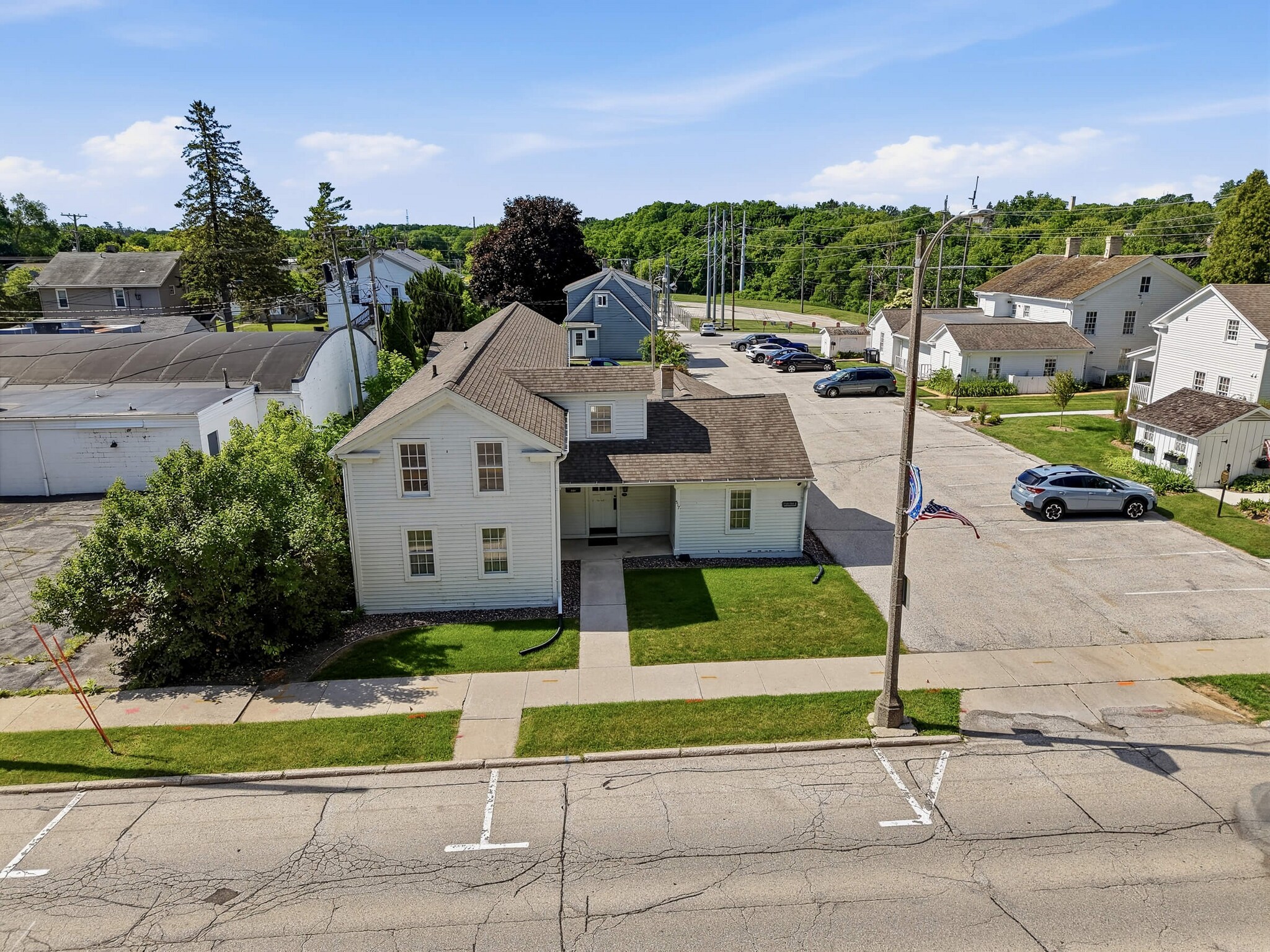 517 Monroe St, Sheboygan Falls, WI à vendre Photo de l’immeuble– Image 1 sur 49