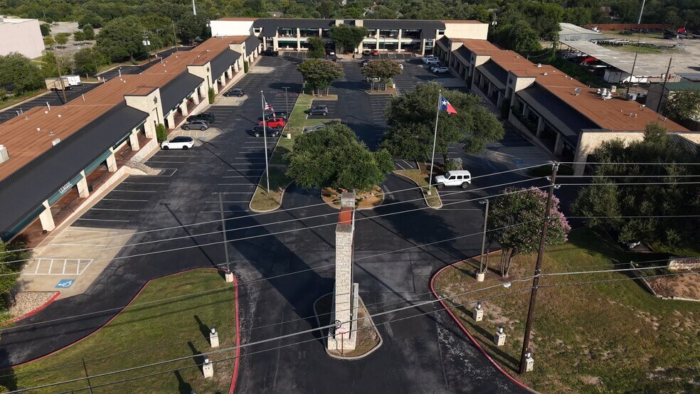 1310 Ranch Road 620 N, Lakeway, TX à louer - Vidéo sur l’annonce professionnelle – Image 2 sur 12