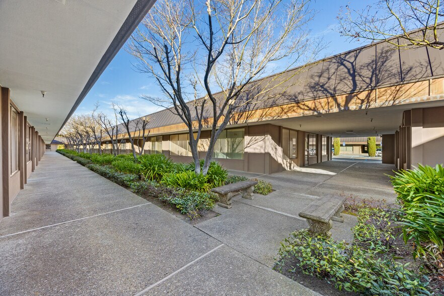 1-55 Mitchell Blvd, San Rafael, CA à vendre - Photo de l’immeuble – Image 3 sur 7