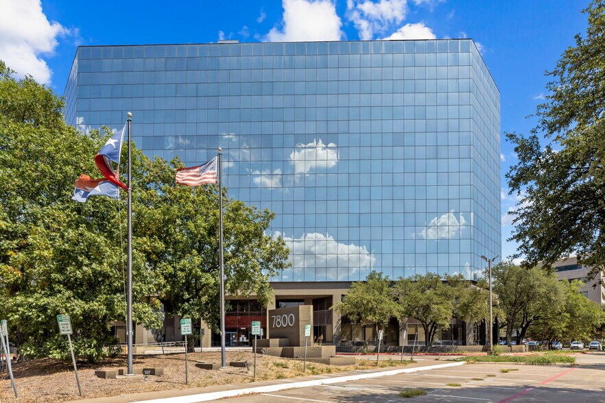 7800 N Stemmons Fwy, Dallas, TX à vendre - Photo de l’immeuble – Image 3 sur 17