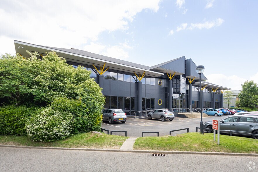 Manor Royal, Crawley à louer - Photo de l’immeuble – Image 3 sur 5