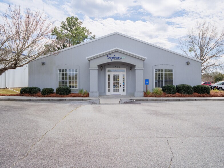 1709 River St, Valdosta, GA à louer - Photo de l’immeuble – Image 1 sur 32