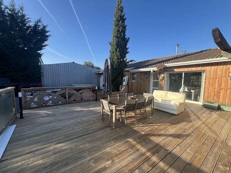 Local d'activités dans Biganos à vendre - Photo de l’immeuble – Image 1 sur 8