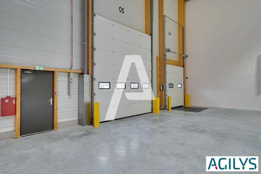 Industriel/Logistique dans Brie-Comte-Robert à louer - Photo intérieure – Image 2 sur 8