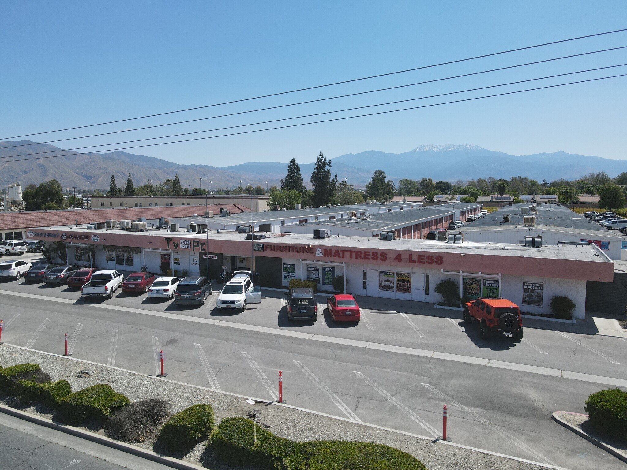 980 N State St, Hemet, CA à louer Photo de l’immeuble– Image 1 sur 1