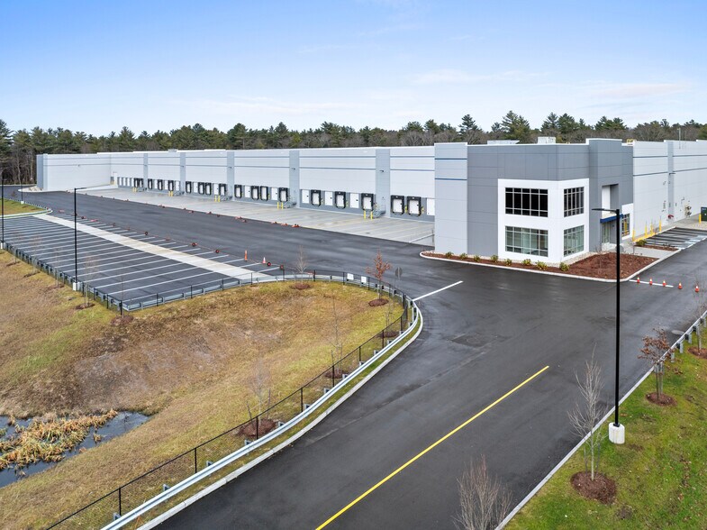 150 Revolutionary Drive, East Taunton, MA à louer - Photo de l’immeuble – Image 2 sur 19