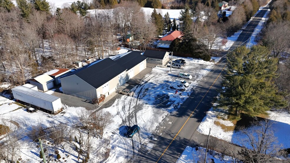 4372 Holmes Rd, Inverary, ON à louer - Photo de l’immeuble – Image 1 sur 7