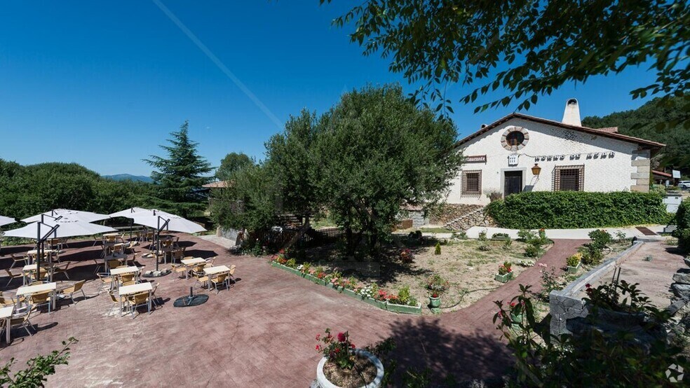 Local commercial dans Navacerrada, Madrid à vendre - Photo de l’immeuble – Image 2 sur 6