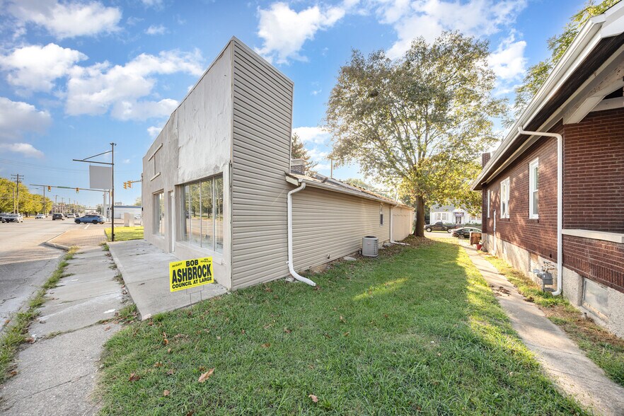 8611 Reading Rd, Cincinnati, OH à vendre - Photo de l’immeuble – Image 2 sur 31