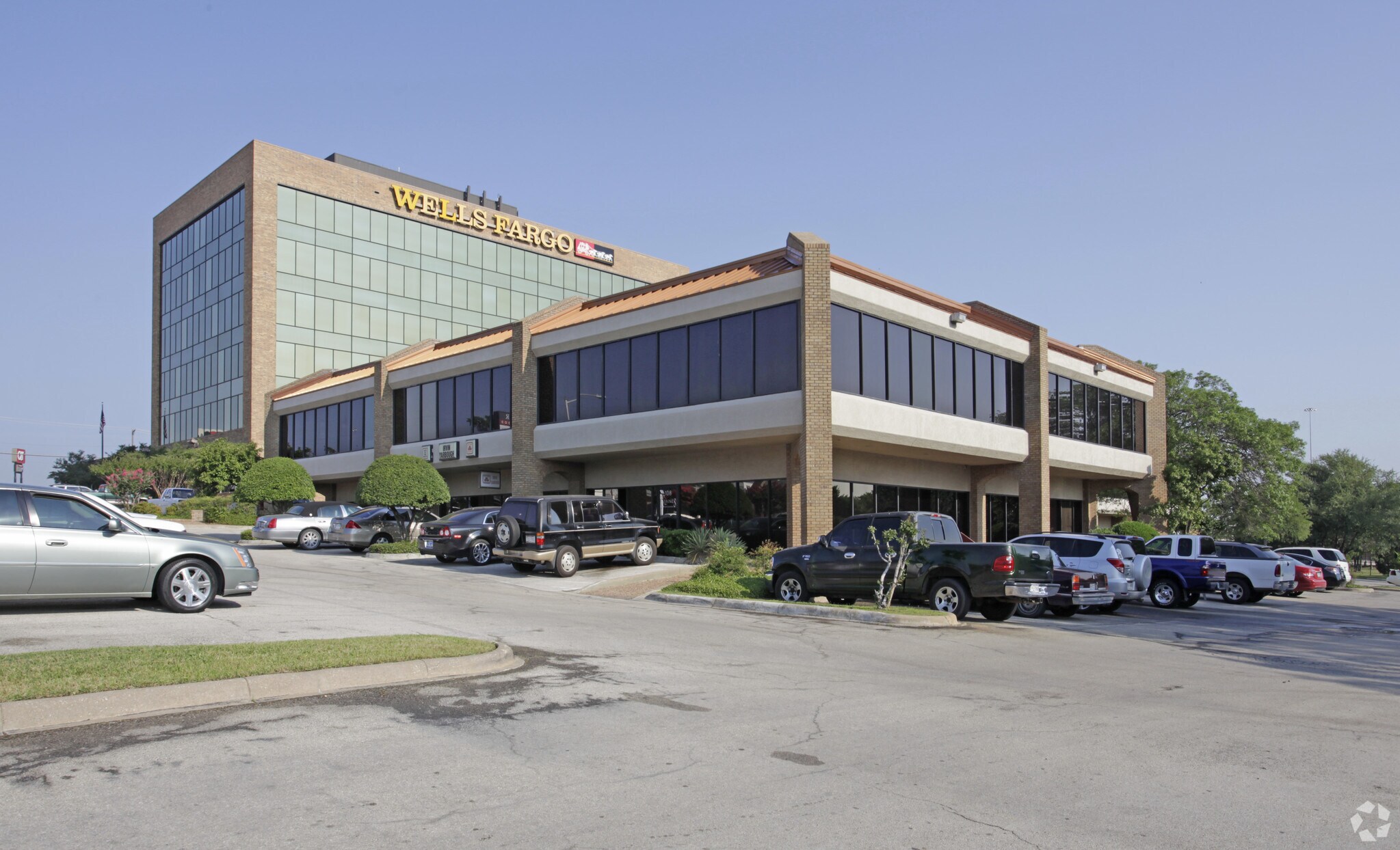 6737 Brentwood Stair Rd, Fort Worth, TX à louer Photo de l’immeuble– Image 1 sur 9