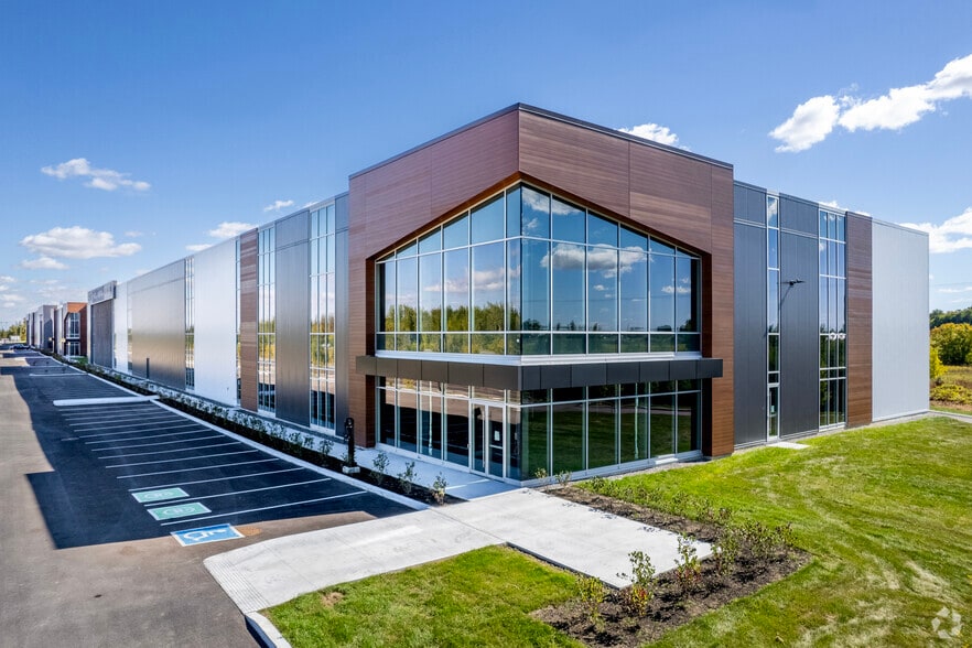 30 Ecoparc Chateauguay, Châteauguay, QC à louer - Photo principale – Image 1 sur 5