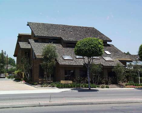 2745 E Chapman Ave, Orange, CA à louer - Photo de l’immeuble – Image 2 sur 11