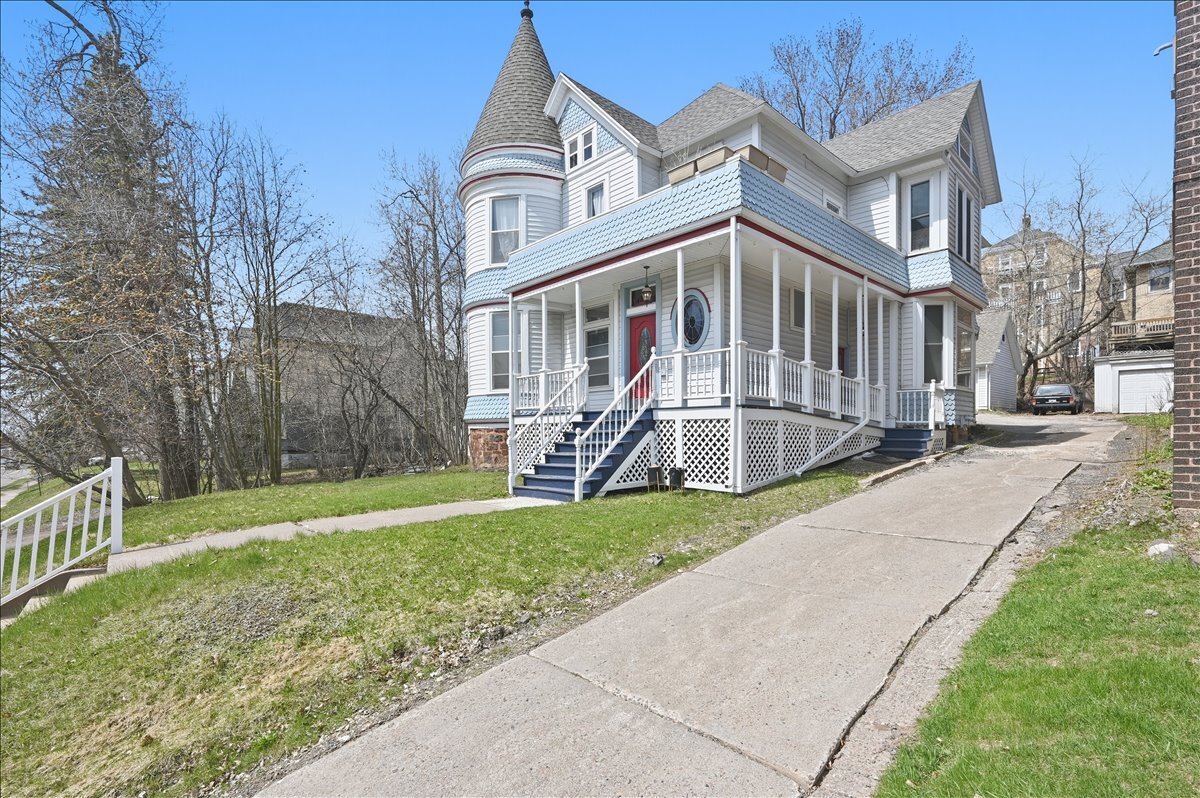 1727 E Superior St, Duluth, MN à vendre Photo principale– Image 1 sur 31