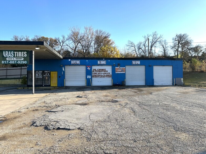 2320 E Berry St, Fort Worth, TX à vendre - Photo de l’immeuble – Image 3 sur 21