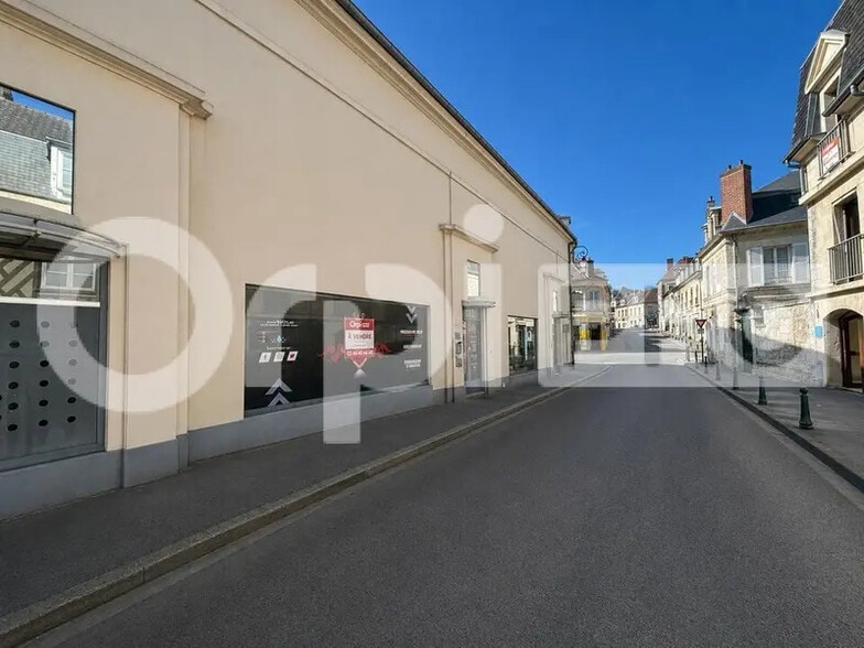 Local commercial dans Compiègne à vendre - Photo de l’immeuble – Image 2 sur 5