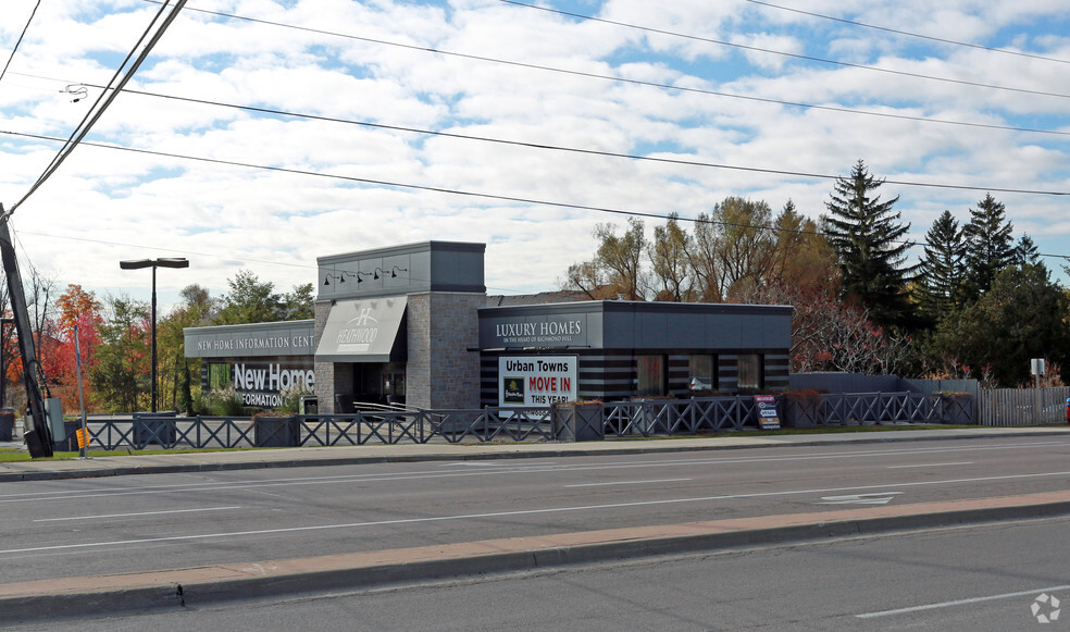 11488 Yonge St, Richmond Hill, ON à louer - Photo de l’immeuble – Image 2 sur 6