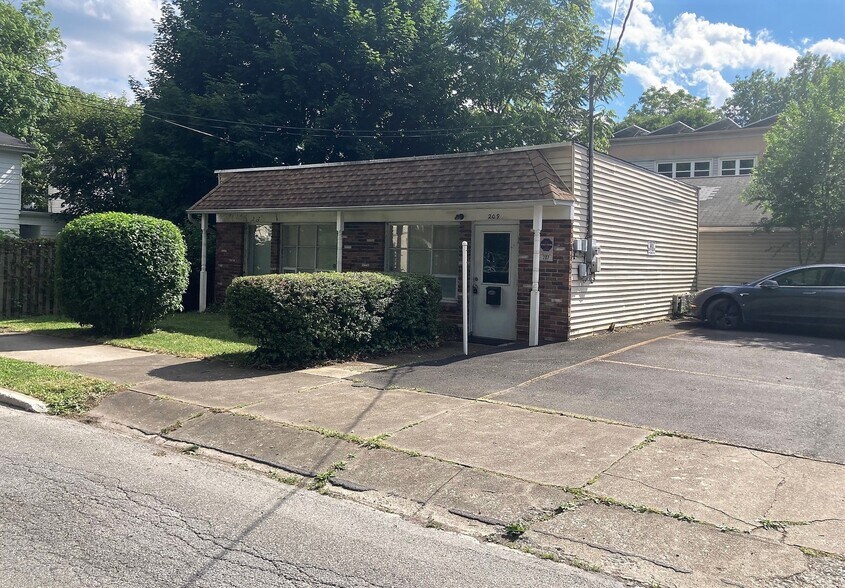 209 N 8th St, Stroudsburg, PA à louer - Photo principale – Image 1 sur 8