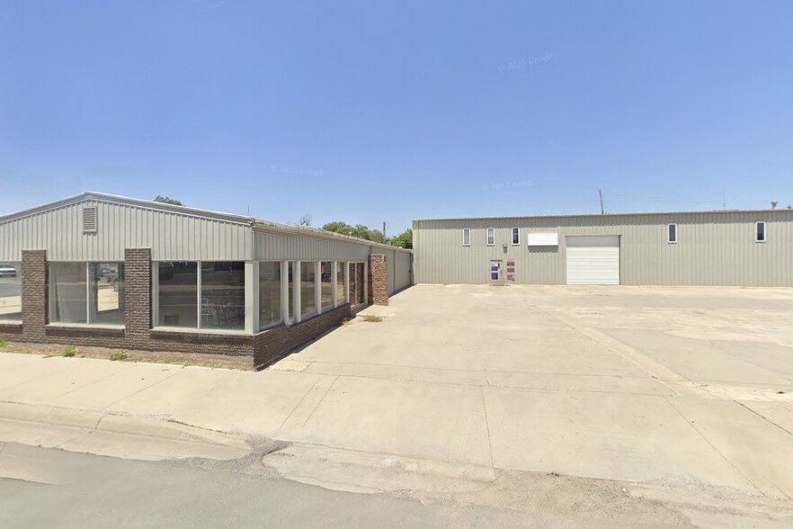 930 E 4th Ave, Hutchinson, KS à louer - Photo de l’immeuble – Image 2 sur 5
