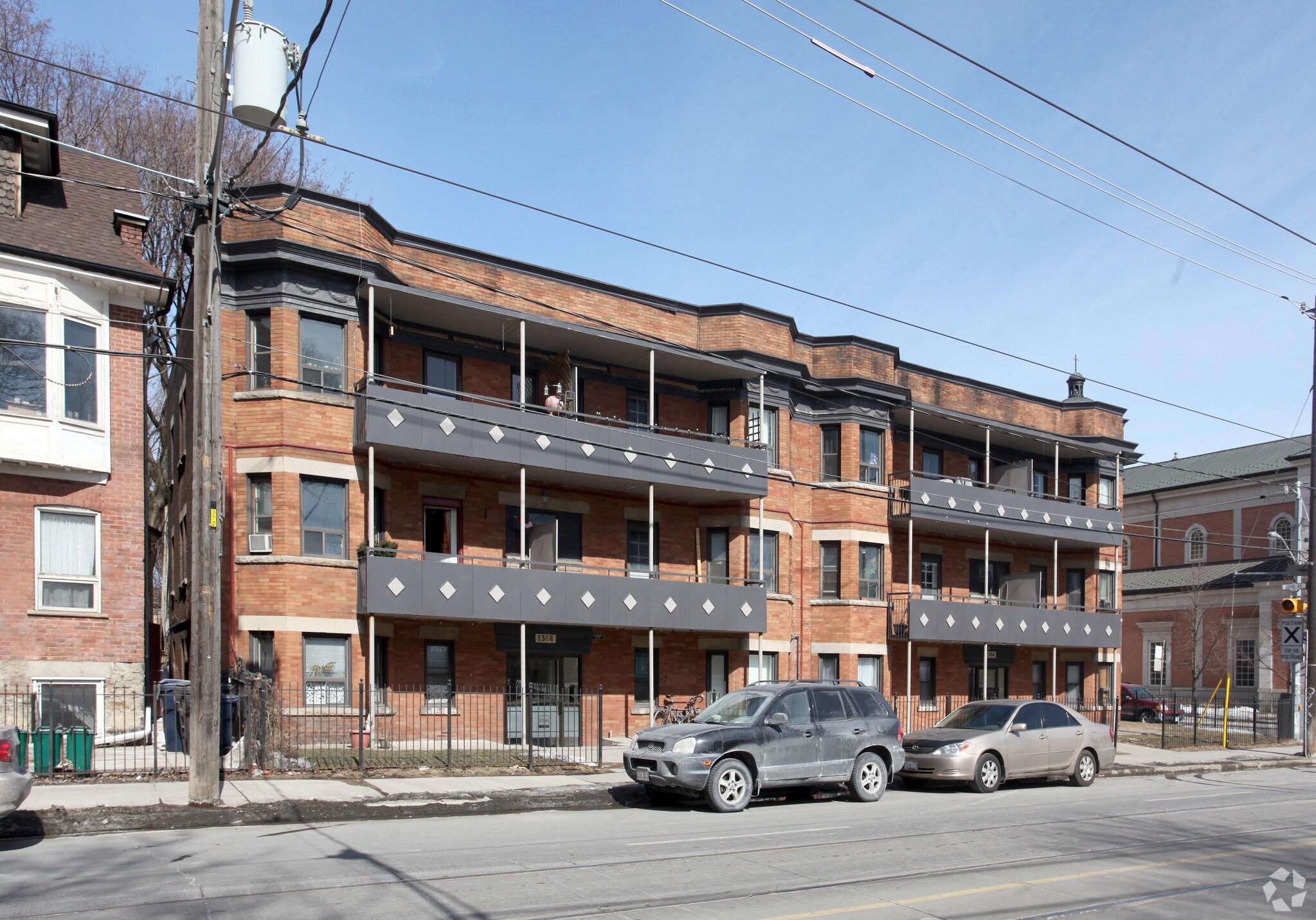 1384-1386 King St W, Toronto, ON à vendre Photo principale– Image 1 sur 3