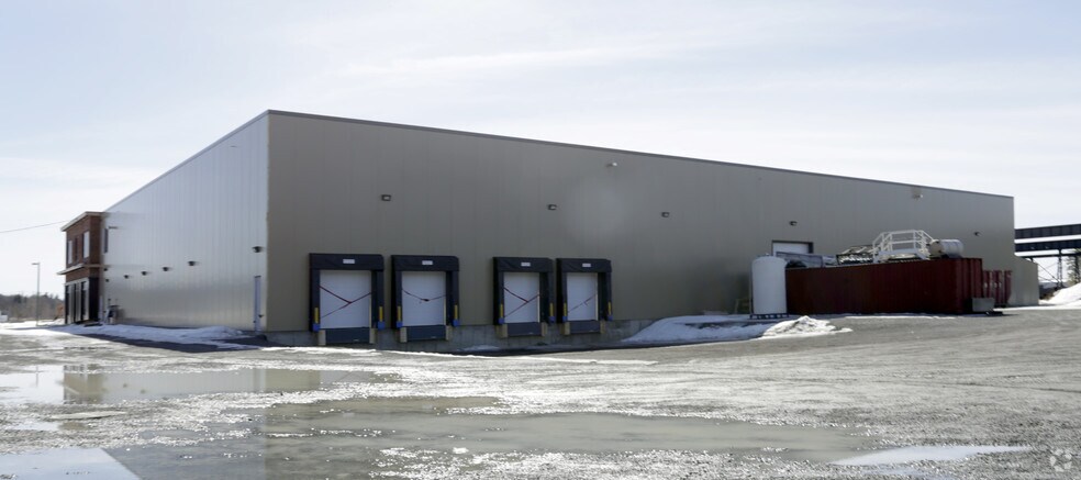 901 Rue Des Forges, Terrebonne, QC à louer - Photo de l’immeuble – Image 2 sur 17