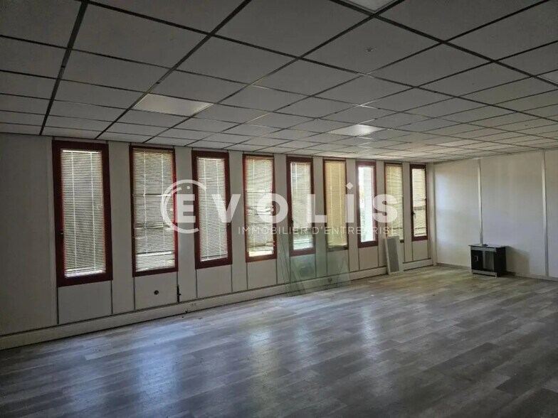 6 Avenue Des Andes, Les Ulis à louer - Photo de l’immeuble – Image 3 sur 14