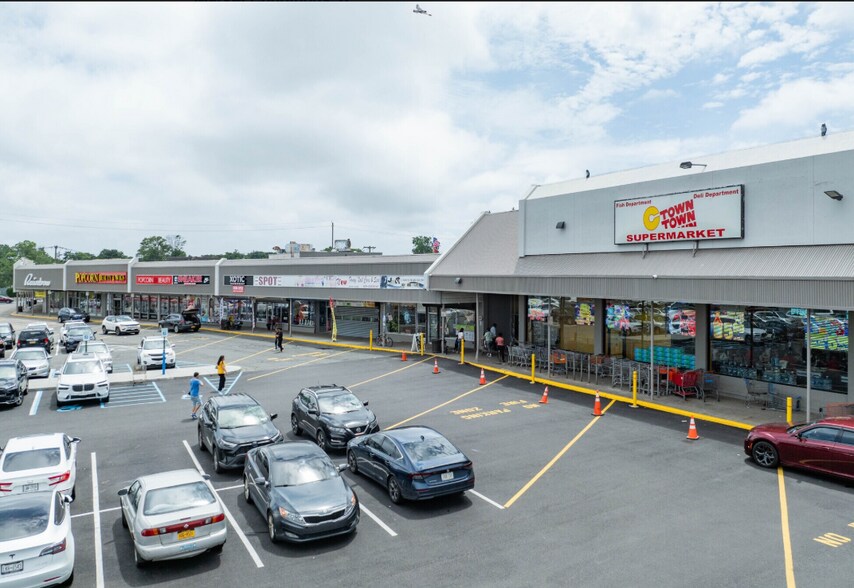 2-32C Wheeler Rd, Central Islip, NY à louer - Photo de l’immeuble – Image 3 sur 6