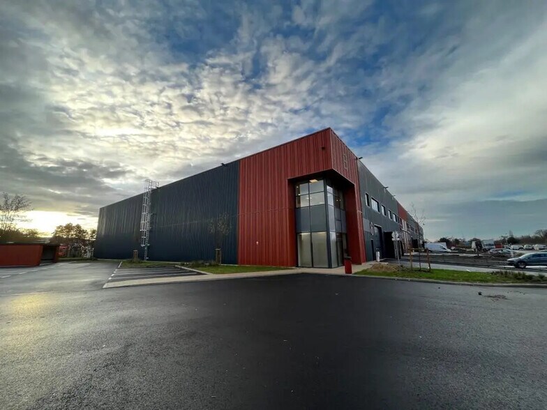 Bureau dans SAINT-OUEN-L'AUMONE à louer - Photo de l’immeuble – Image 3 sur 16