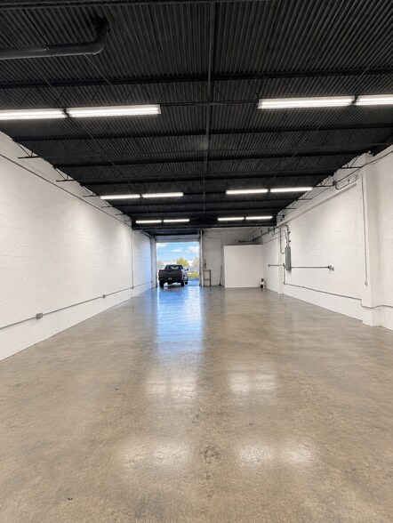 988 NW 51st Pl, Fort Lauderdale, FL à louer - Photo de l’immeuble – Image 3 sur 5