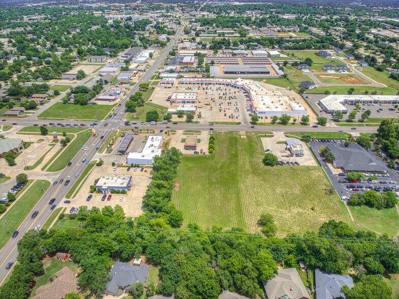 1100 W 3rd ST, Edmond, OK à vendre - Photo de l’immeuble – Image 2 sur 34
