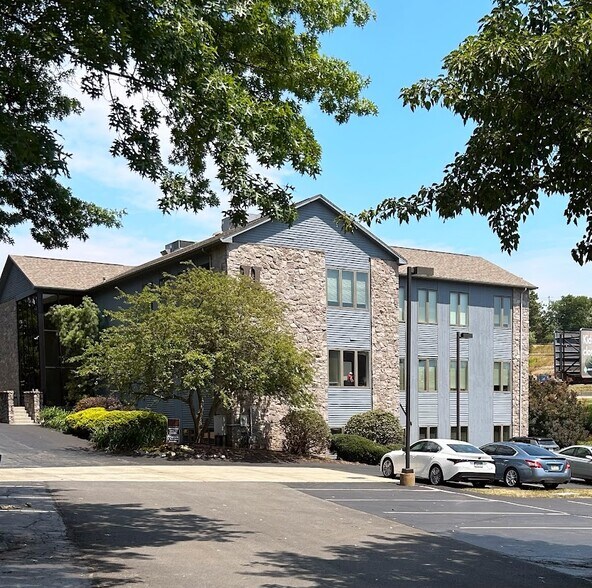 103 Bradford Rd, Wexford, PA à louer - Photo de l’immeuble – Image 3 sur 11