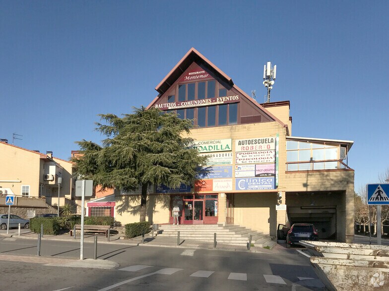 Local commercial dans Boadilla del Monte, Madrid à vendre - Photo de l’immeuble – Image 2 sur 2