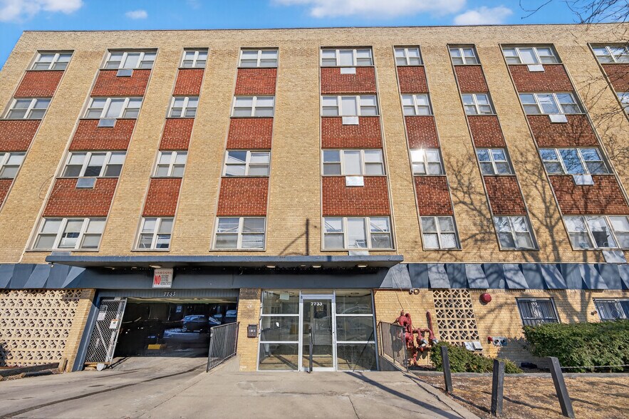 7733 S South Shore Dr, Chicago, IL à vendre - Photo de l’immeuble – Image 2 sur 16