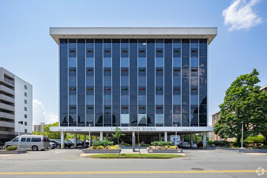 205 S Whiting St, Alexandria, VA à louer - Photo de l’immeuble – Image 2 sur 33