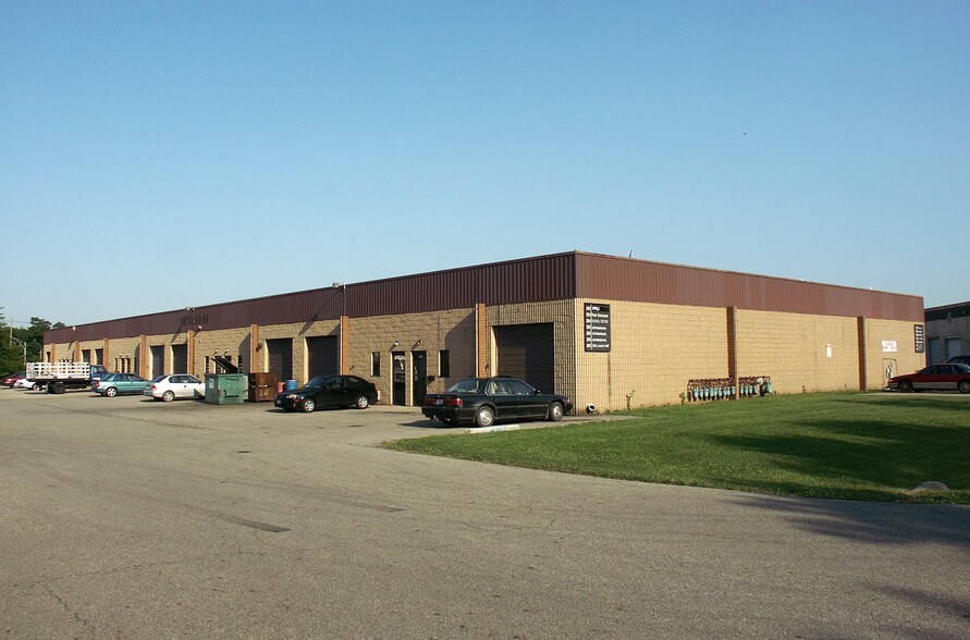 2800-2826 Banwick Rd, Columbus, OH à louer - Photo de l’immeuble – Image 2 sur 14