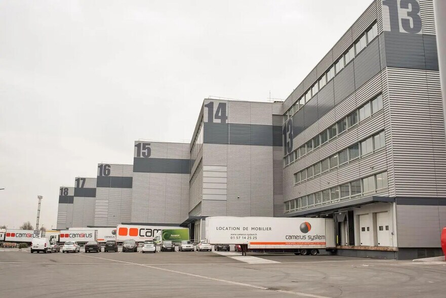 Bureau dans Pantin à louer - Photo de l’immeuble – Image 1 sur 7